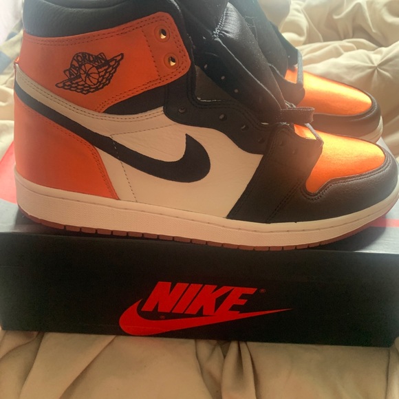 Athletic_Shoes